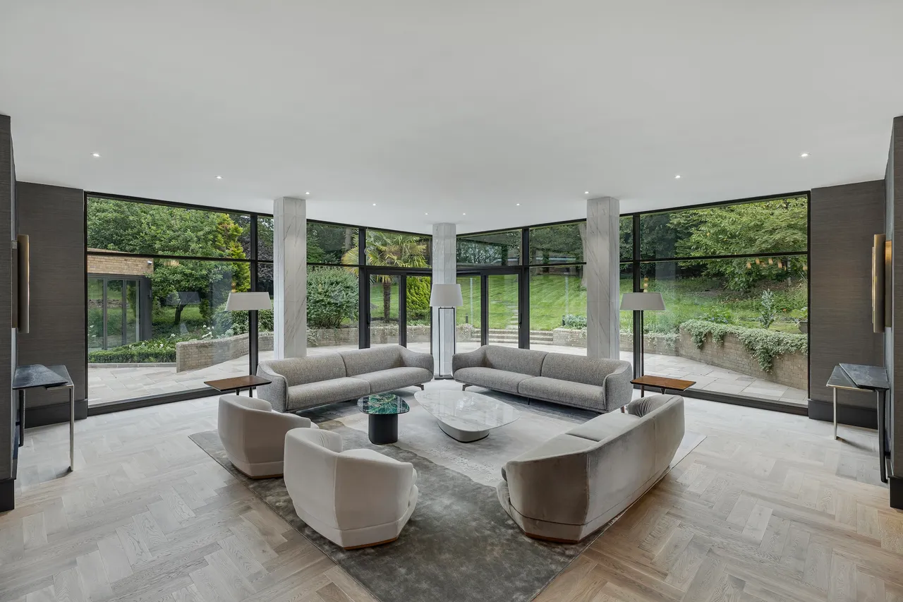 8 bed house for sale — Silveroaks, The Bishops Avenue, London