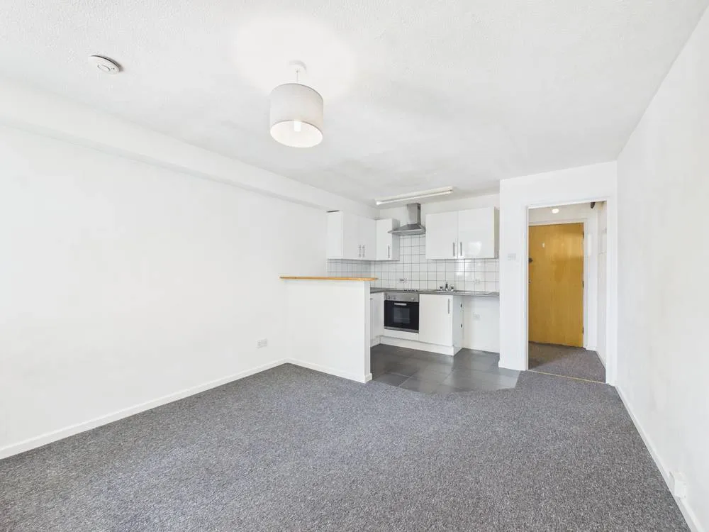 Flat 8, Millbrook Court Millbrook Street, Cheltenham, GL50 3RR, photo 2