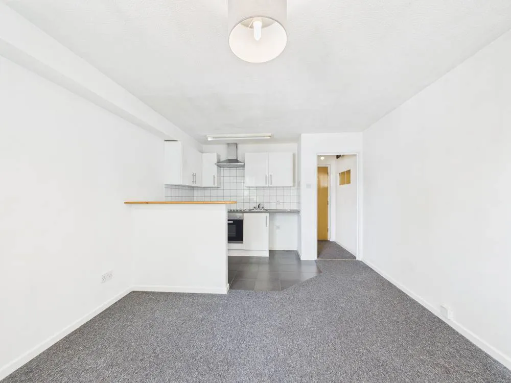 Flat 8, Millbrook Court Millbrook Street, Cheltenham, GL50 3RR, photo 6