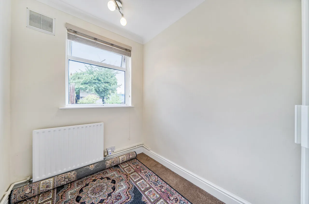 Camrose Avenue, Erith, DA8, photo 18
