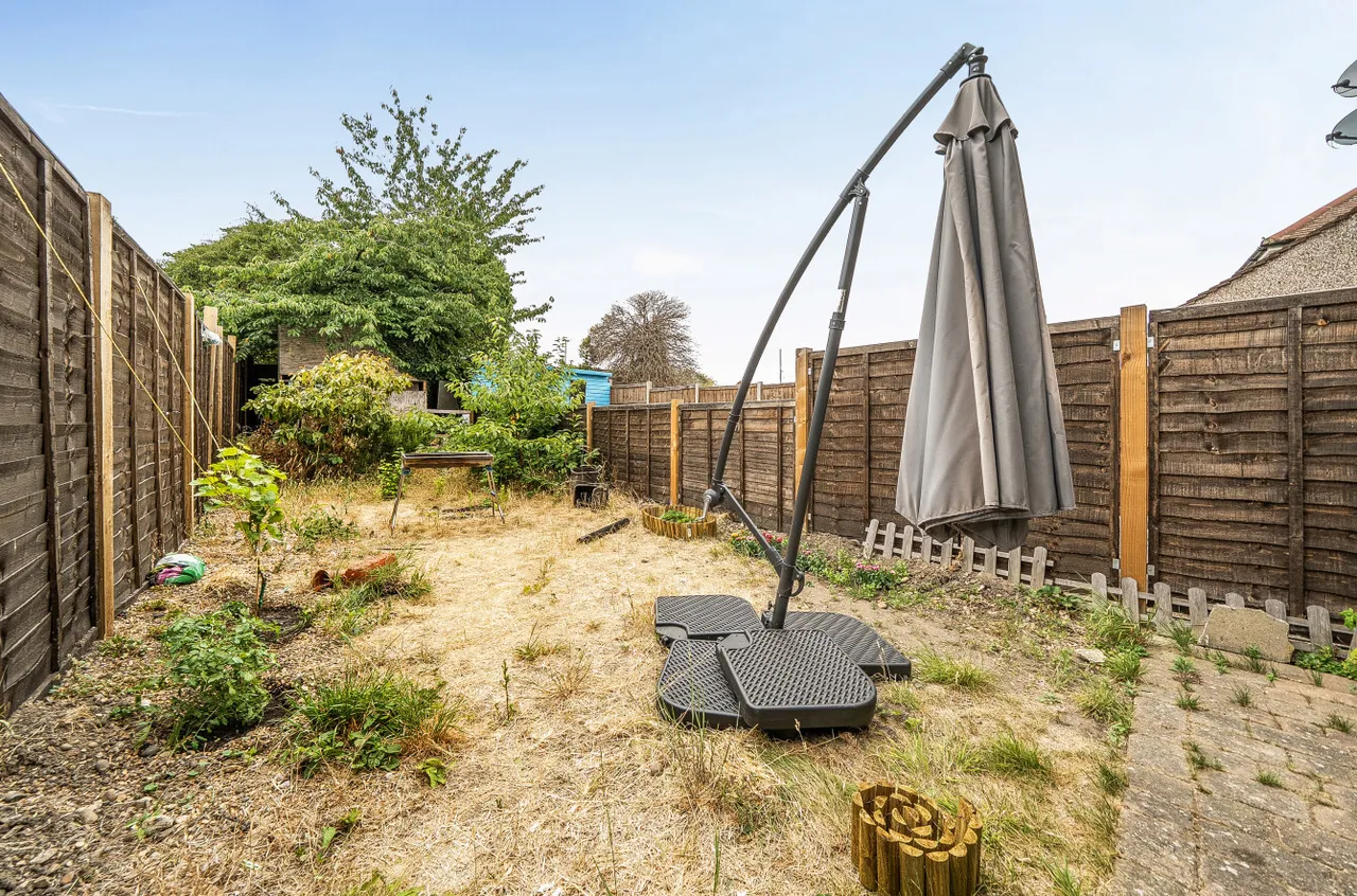 Camrose Avenue, Erith, DA8, photo 14