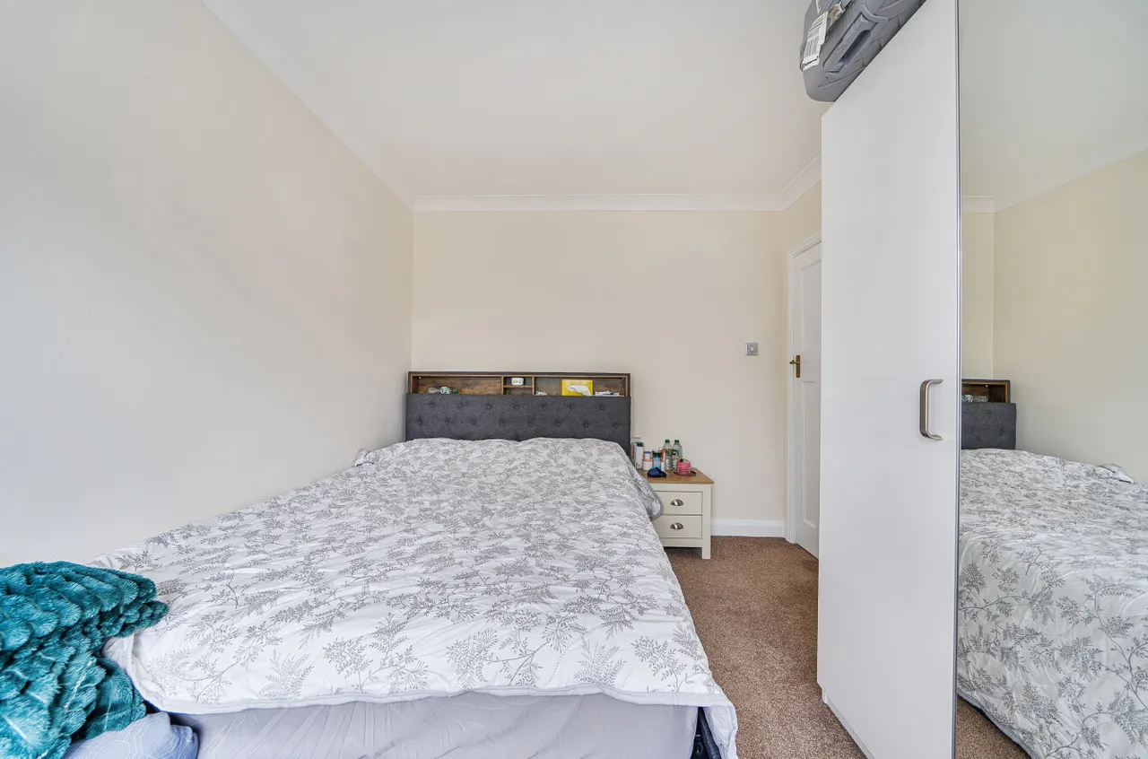 Camrose Avenue, Erith, DA8, photo 19