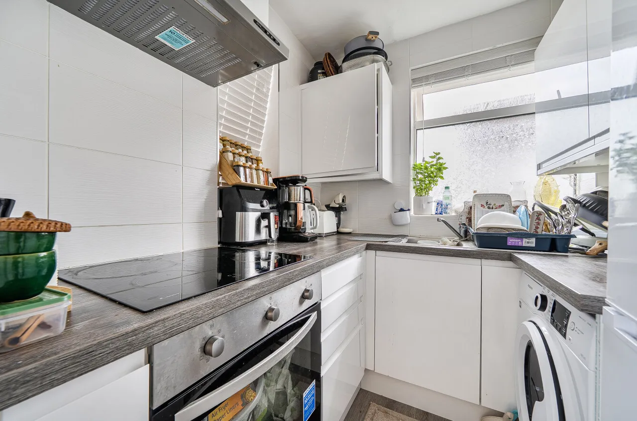 Camrose Avenue, Erith, DA8, photo 5