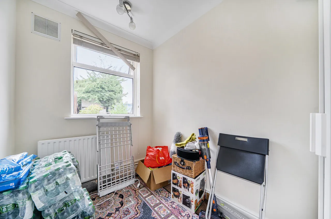 Camrose Avenue, Erith, DA8, photo 4