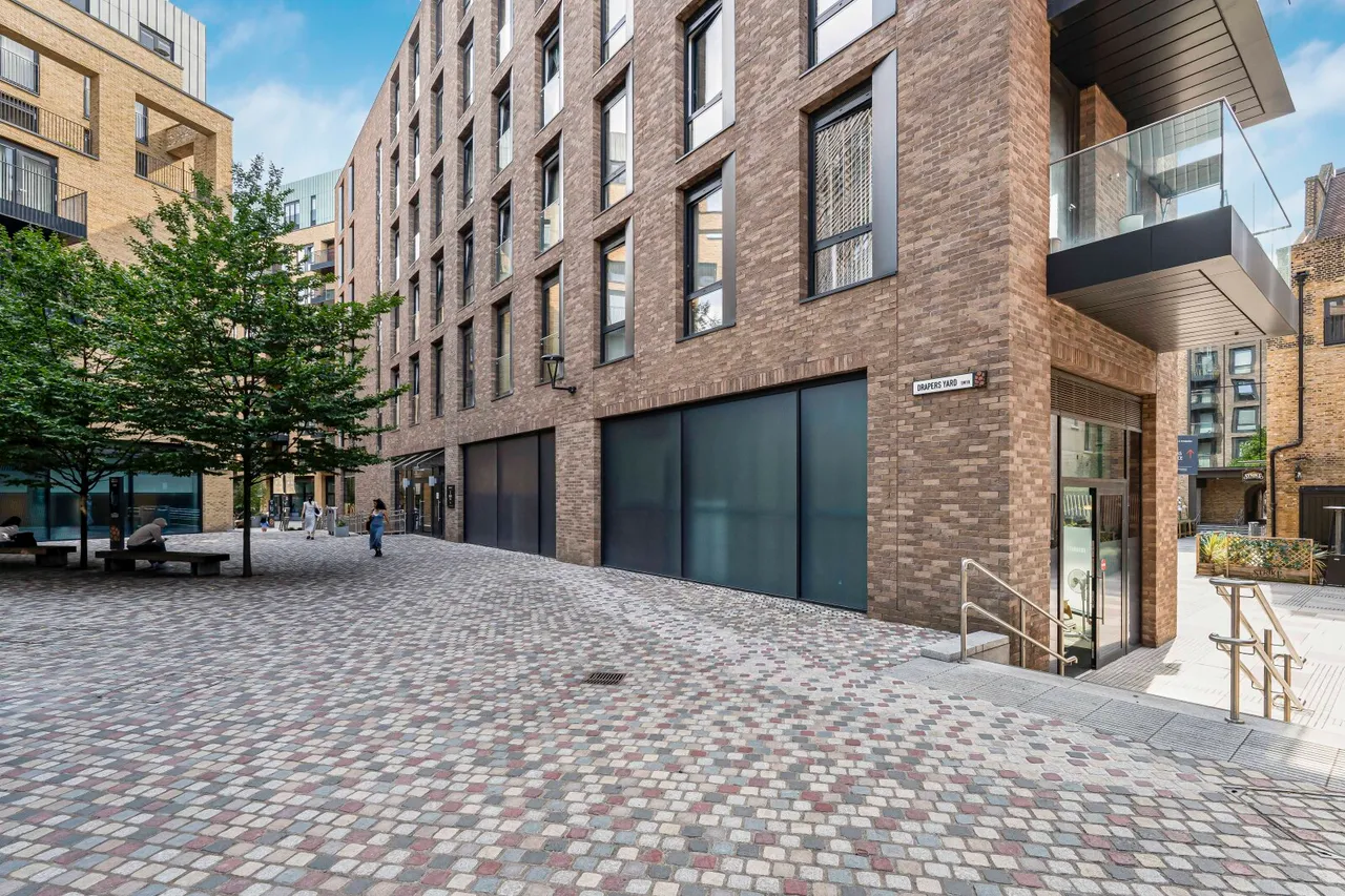 Drapers Yard, London, SW18, photo 21