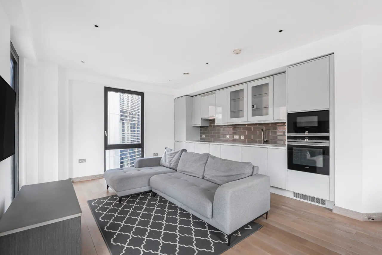 Drapers Yard, London, SW18, photo 4