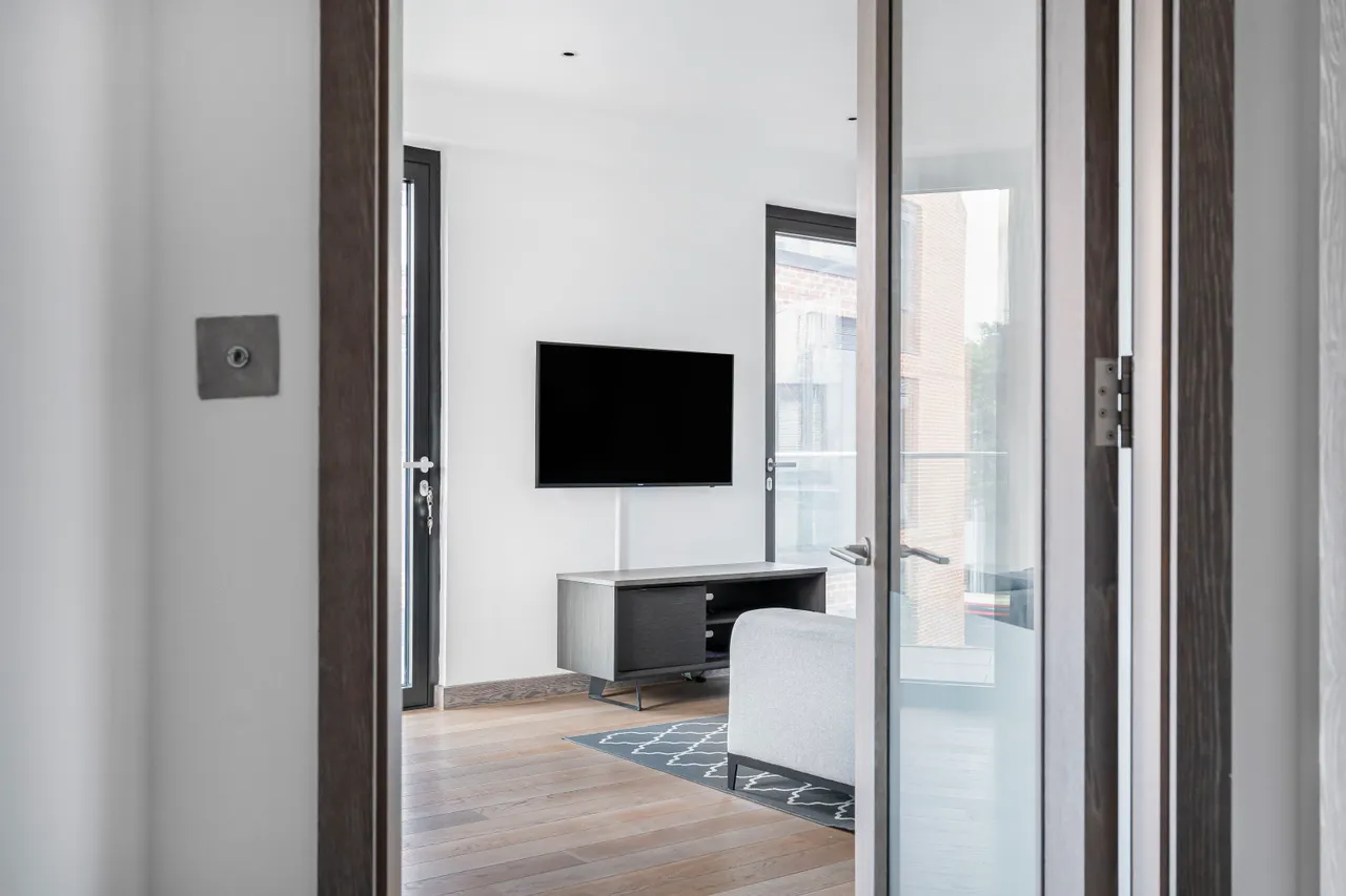 Drapers Yard, London, SW18, photo 12
