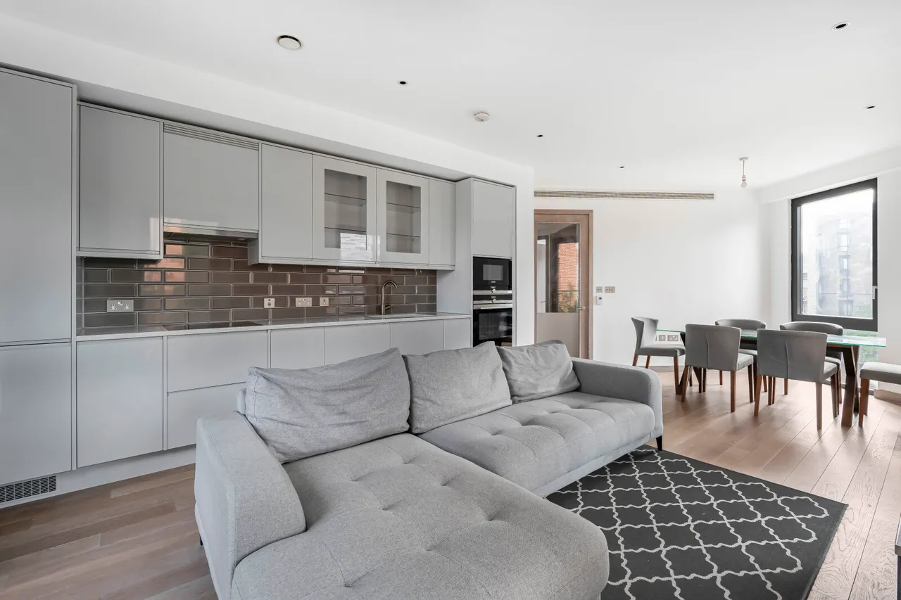 2 bed flat to rent, Drapers Yard, London, SW18