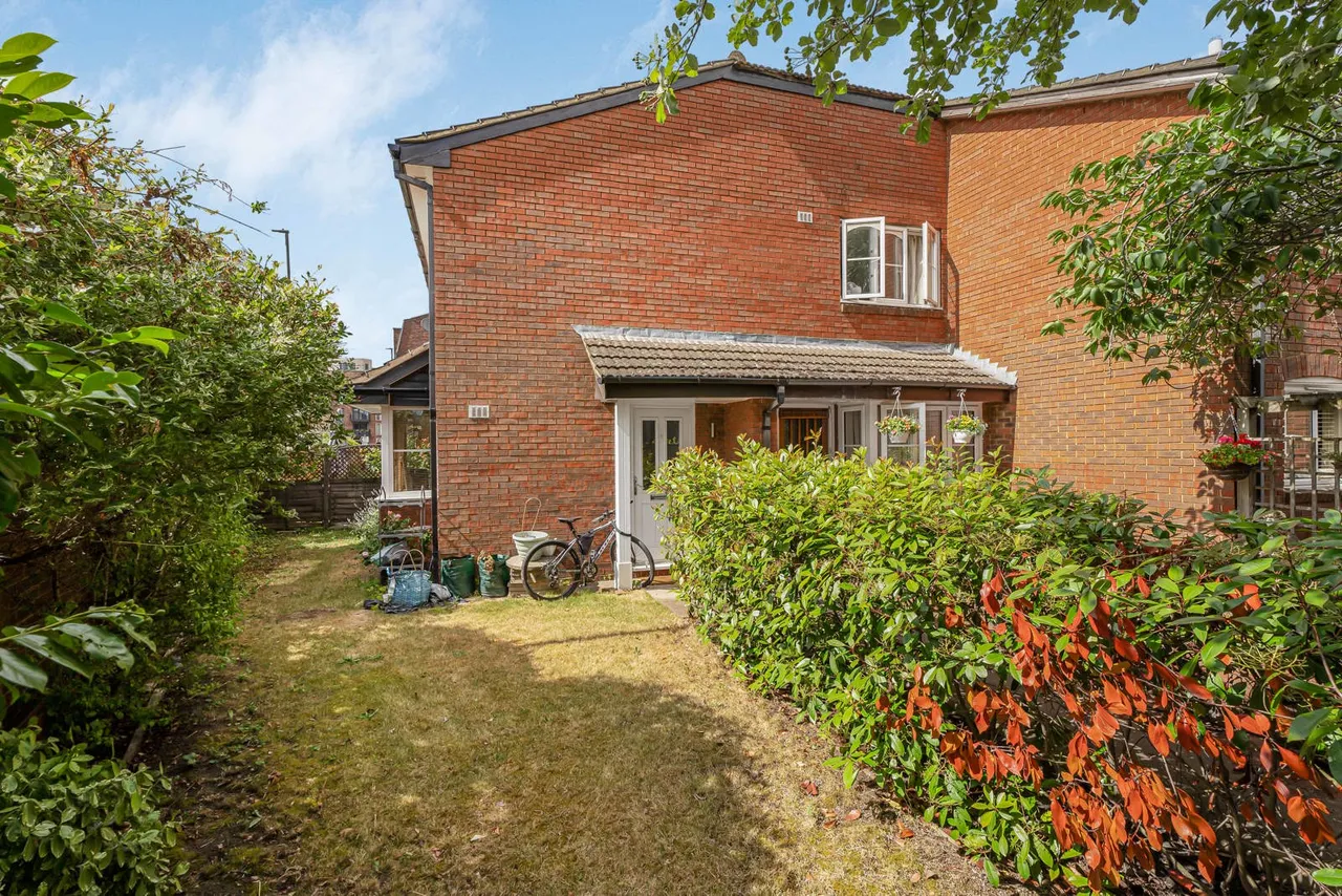 1 bed house for sale, Nicholson Mews, Egham, TW20