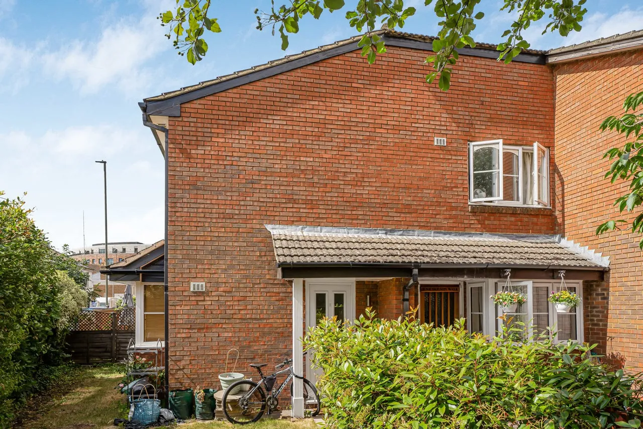 Nicholson Mews, Egham, TW20, photo 13