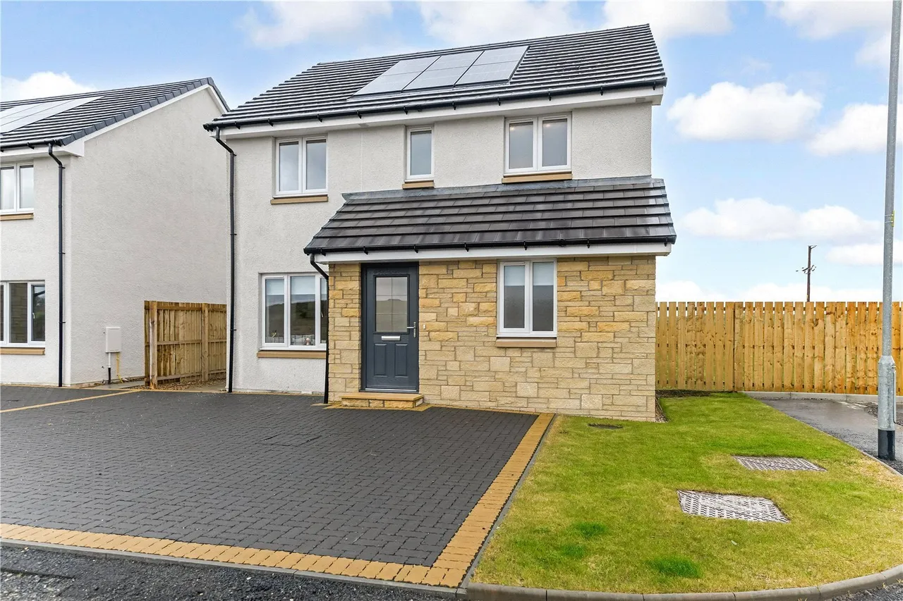 3 bed house for sale — Riverside Gardens, Cronberry, Cumnock, East Ayrshire, KA18