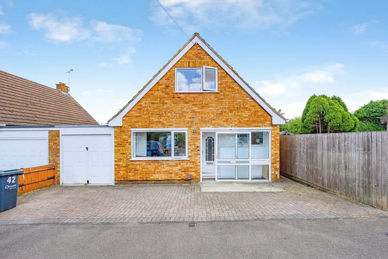 3 bed house for sale — Vincent Road, Luton, Bedfordshire, LU4