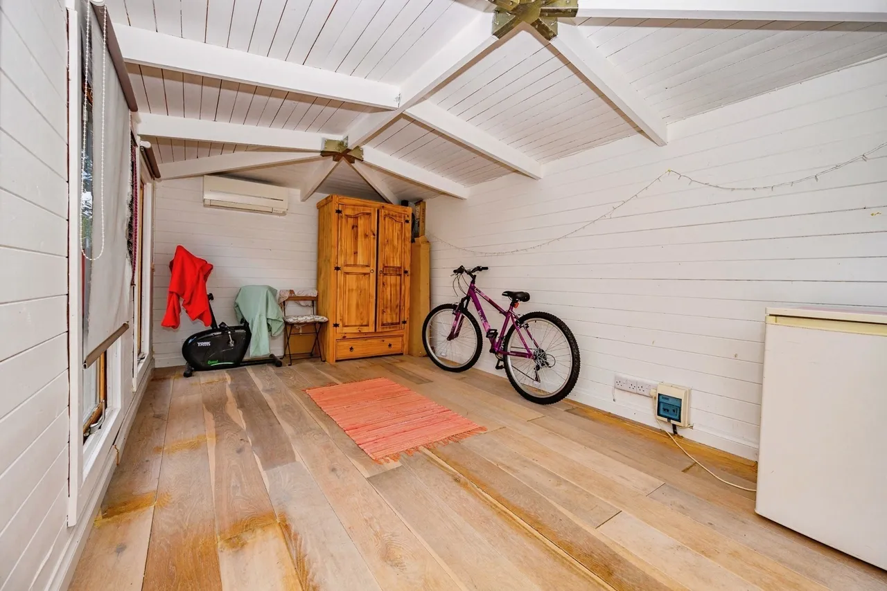 Vincent Road, Luton, Bedfordshire, LU4, photo 11