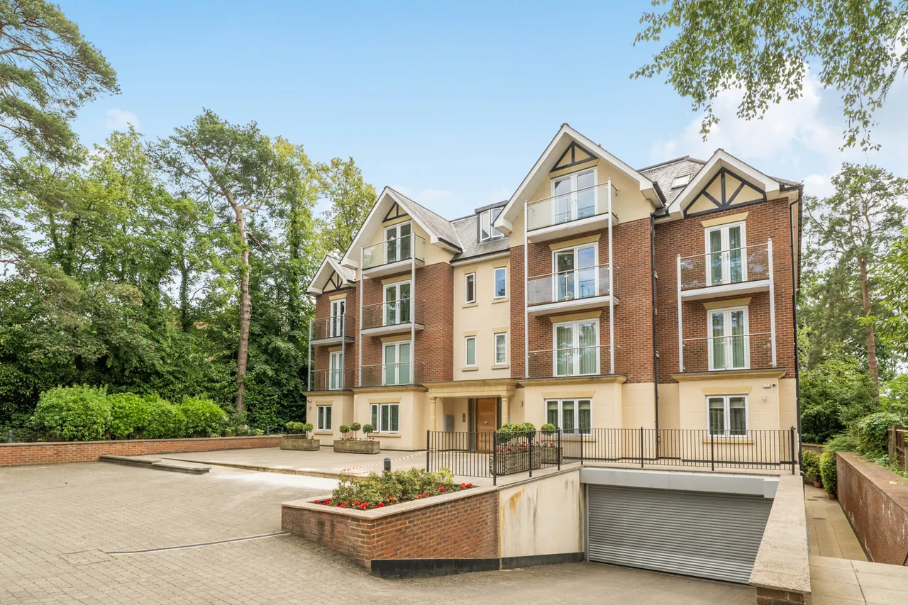 3 bed flat for sale, Eastbury Avenue, Northwood, HA6