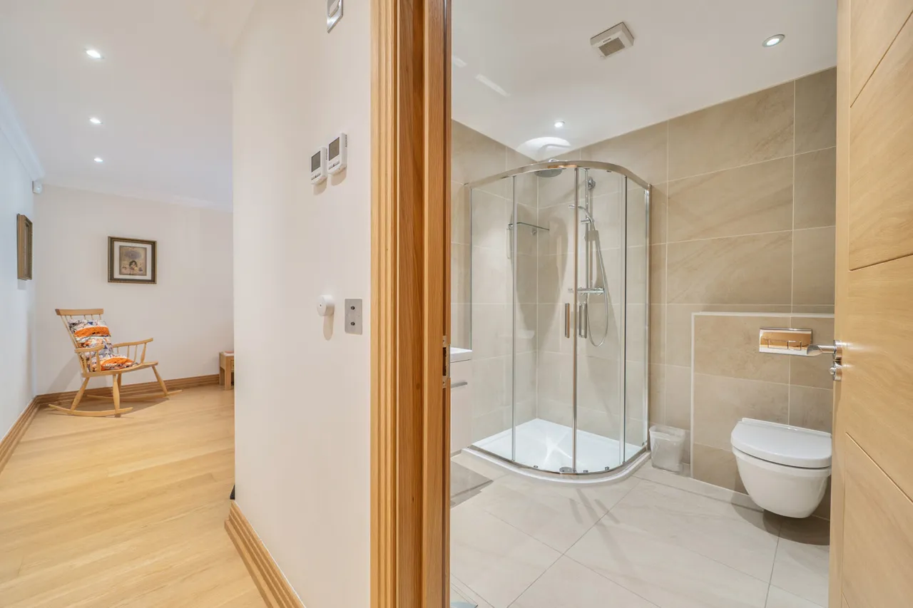 Eastbury Avenue, Northwood, HA6, photo 17