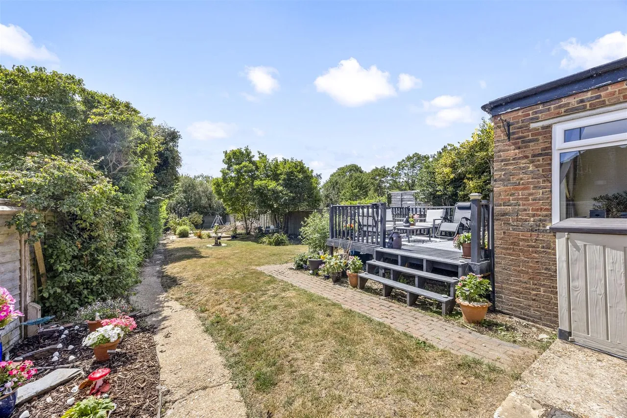 Newlands Avenue, Bexhill-On-Sea, East Sussex, TN39 4HA, photo 12