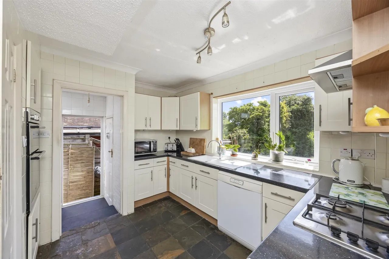 Newlands Avenue, Bexhill-On-Sea, East Sussex, TN39 4HA, photo 18