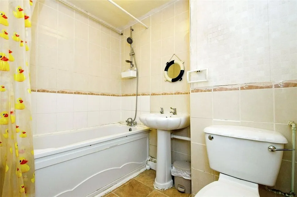 St Edmunds Close, Erith, DA18, photo 5
