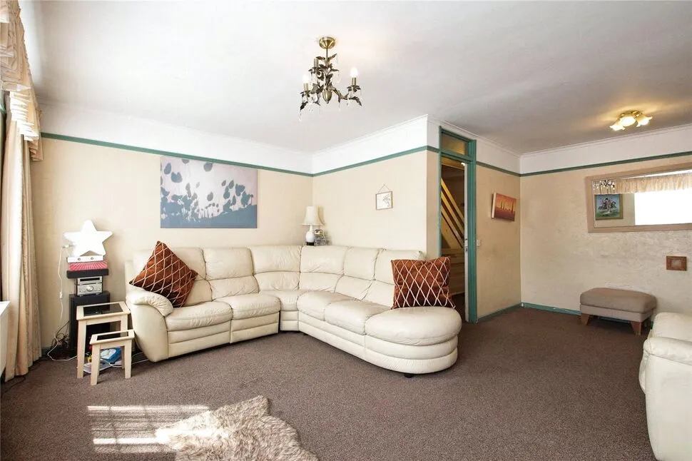 St Edmunds Close, Erith, DA18, photo 6