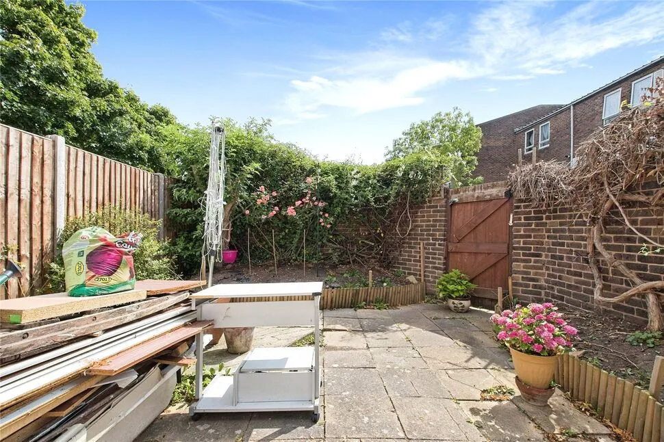 St Edmunds Close, Erith, DA18, photo 8