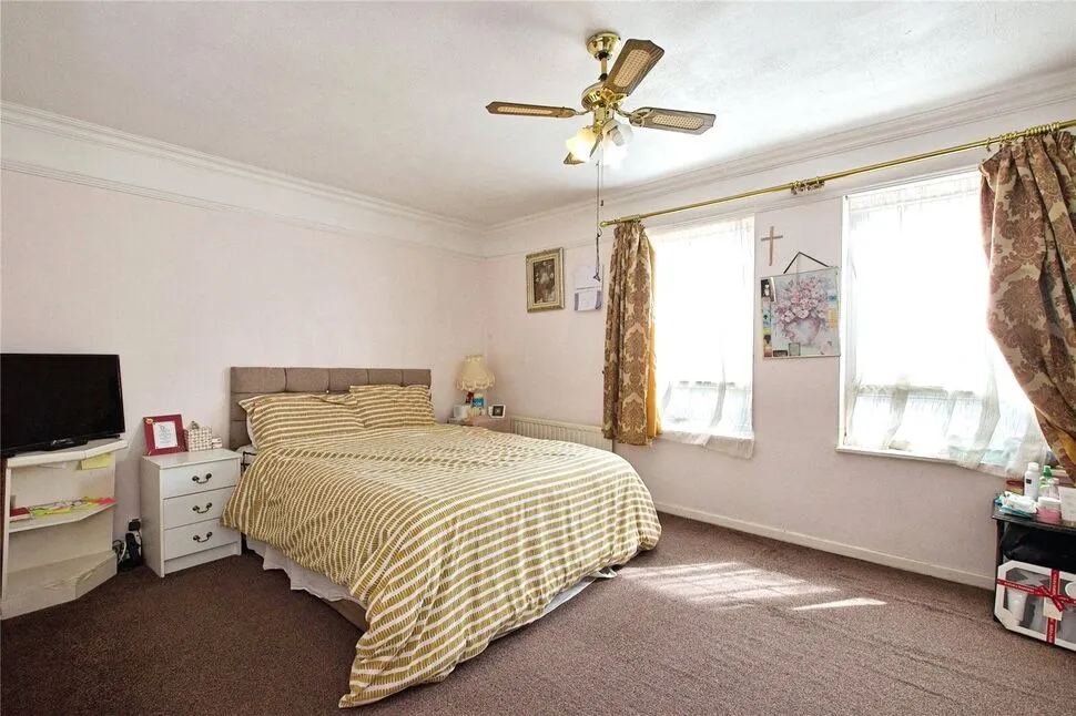 St Edmunds Close, Erith, DA18, photo 3