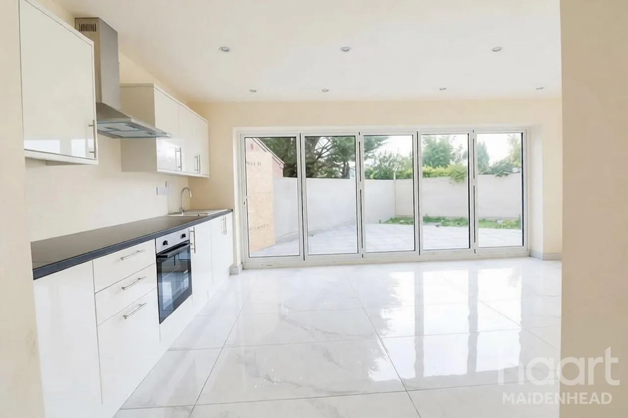 Mirador Crescent, Slough, SL2, photo 11