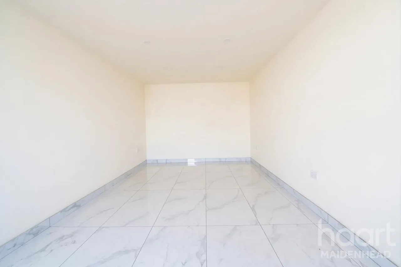 Mirador Crescent, Slough, SL2, photo 4