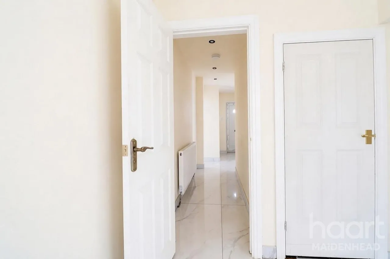Mirador Crescent, Slough, SL2, photo 8