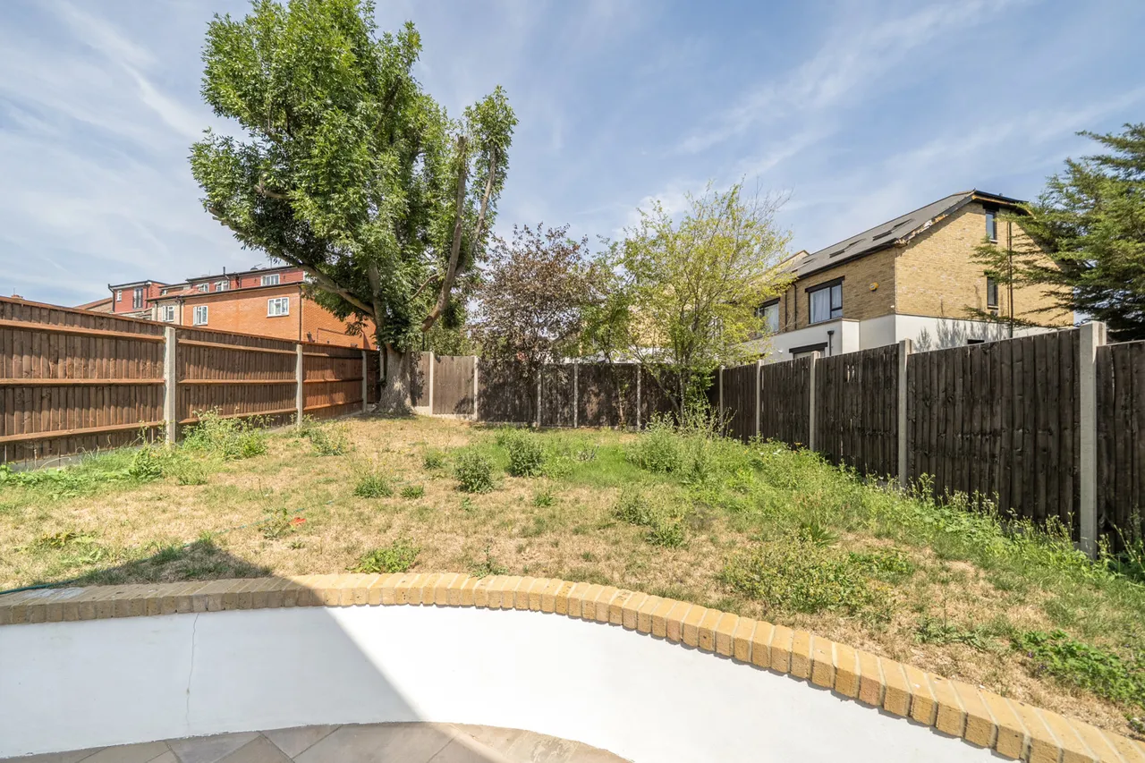 Gonville Crescent, Northolt, UB5, photo 10