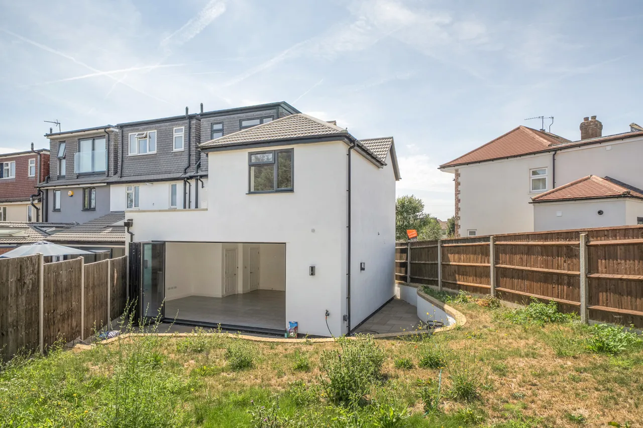 Gonville Crescent, Northolt, UB5, photo 4