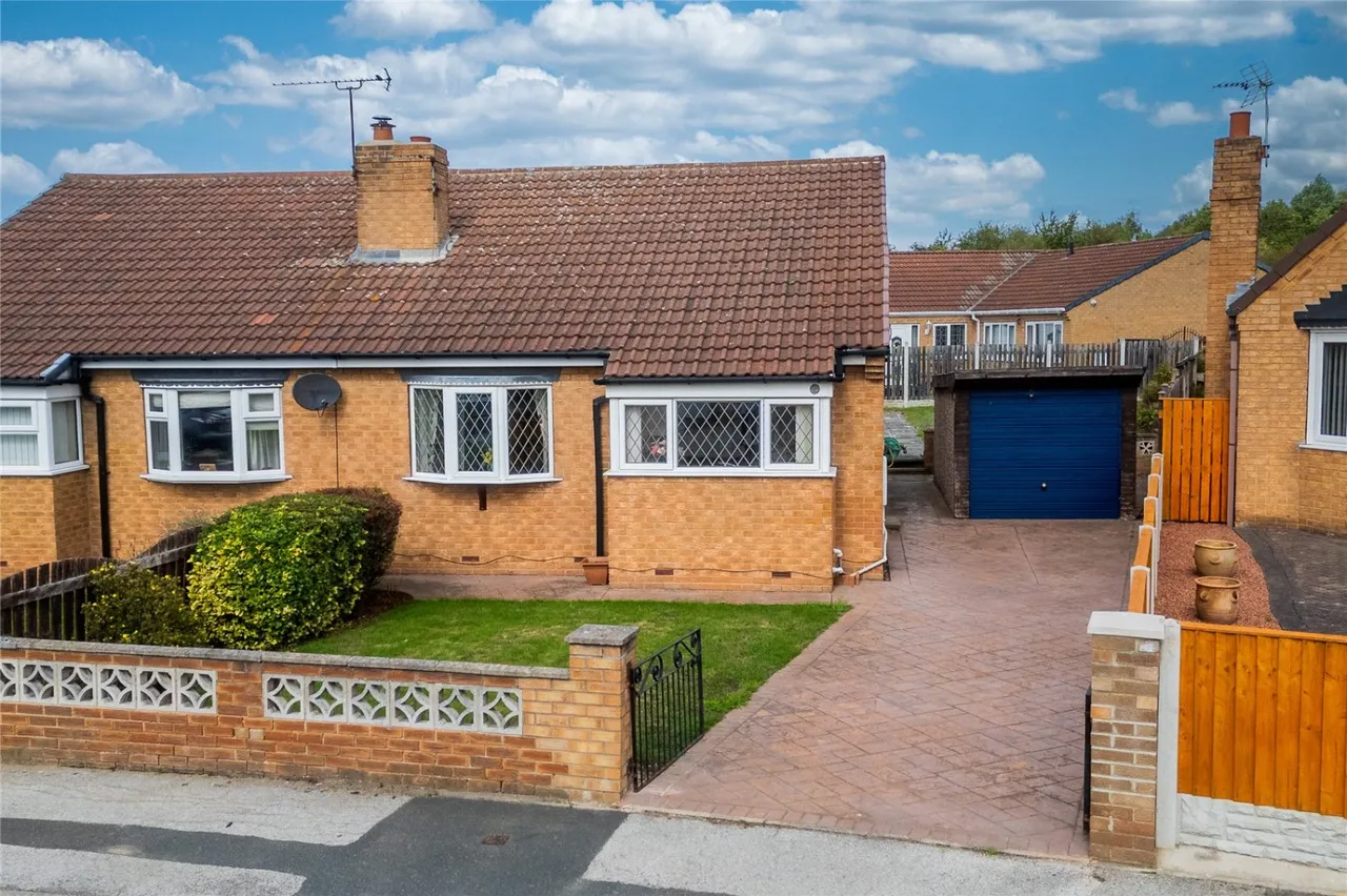 2 bed house for sale, Ings Walk, South Kirkby, WF9