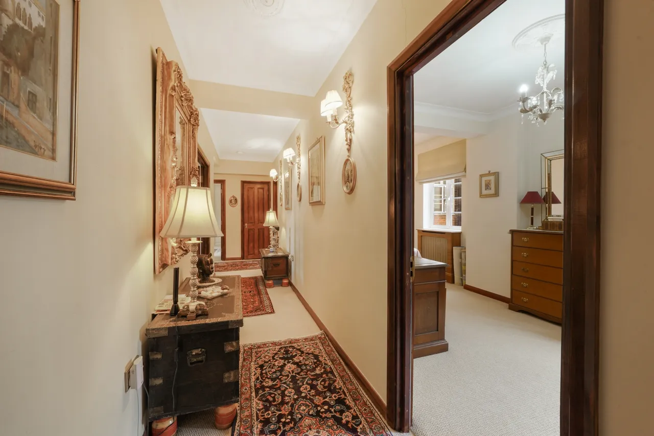 Hammersmith Road, London, W6, photo 16