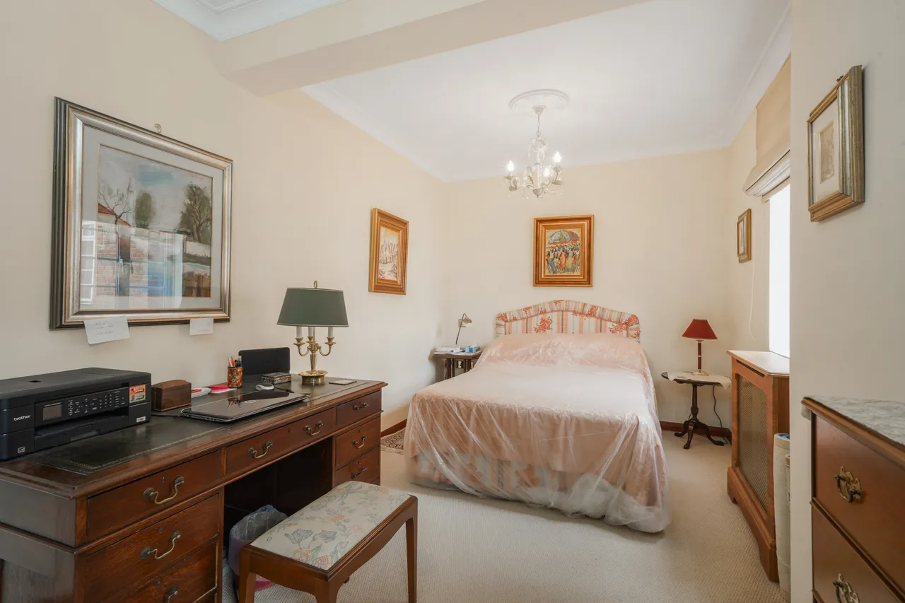 Hammersmith Road, London, W6, photo 11