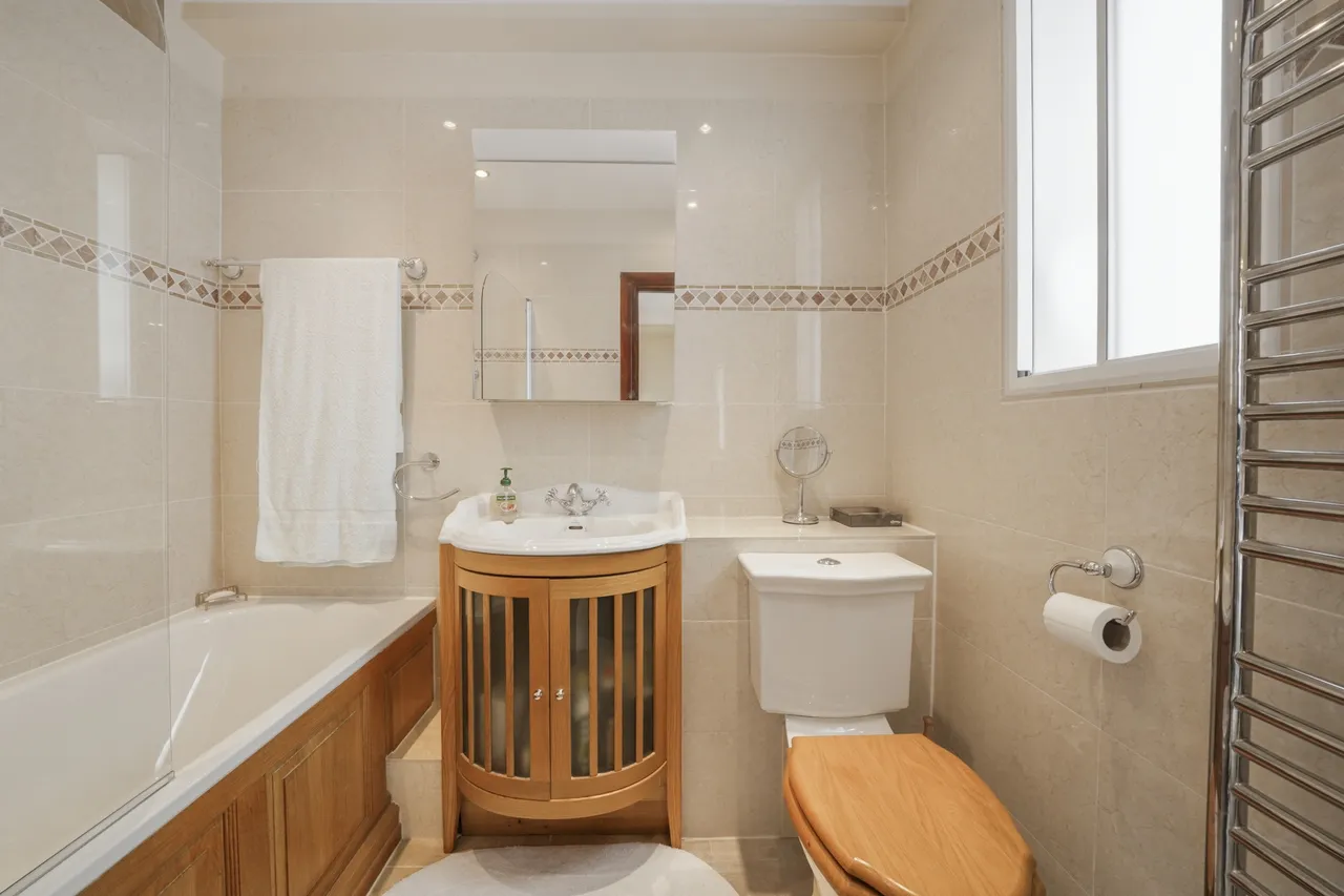 Hammersmith Road, London, W6, photo 13