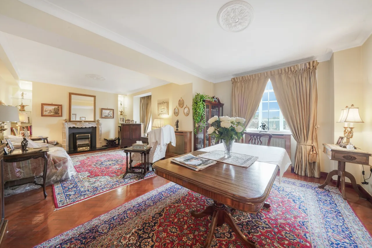 3 bed flat for sale, Hammersmith Road, London, W6