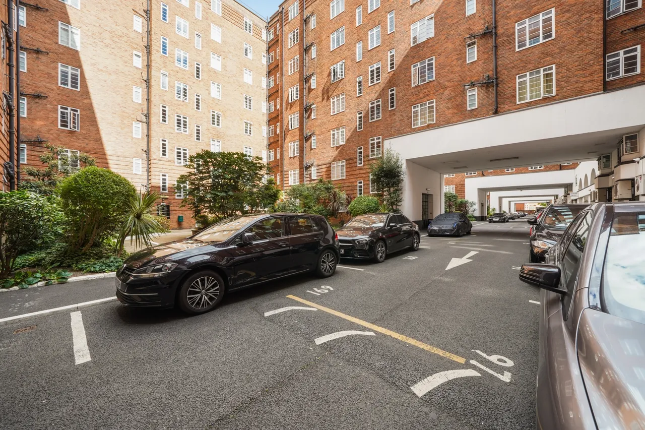 Hammersmith Road, London, W6, photo 19