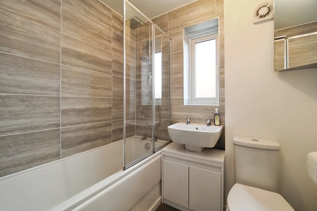 Upton Drive, Burton-on-Trent, DE14, photo 12