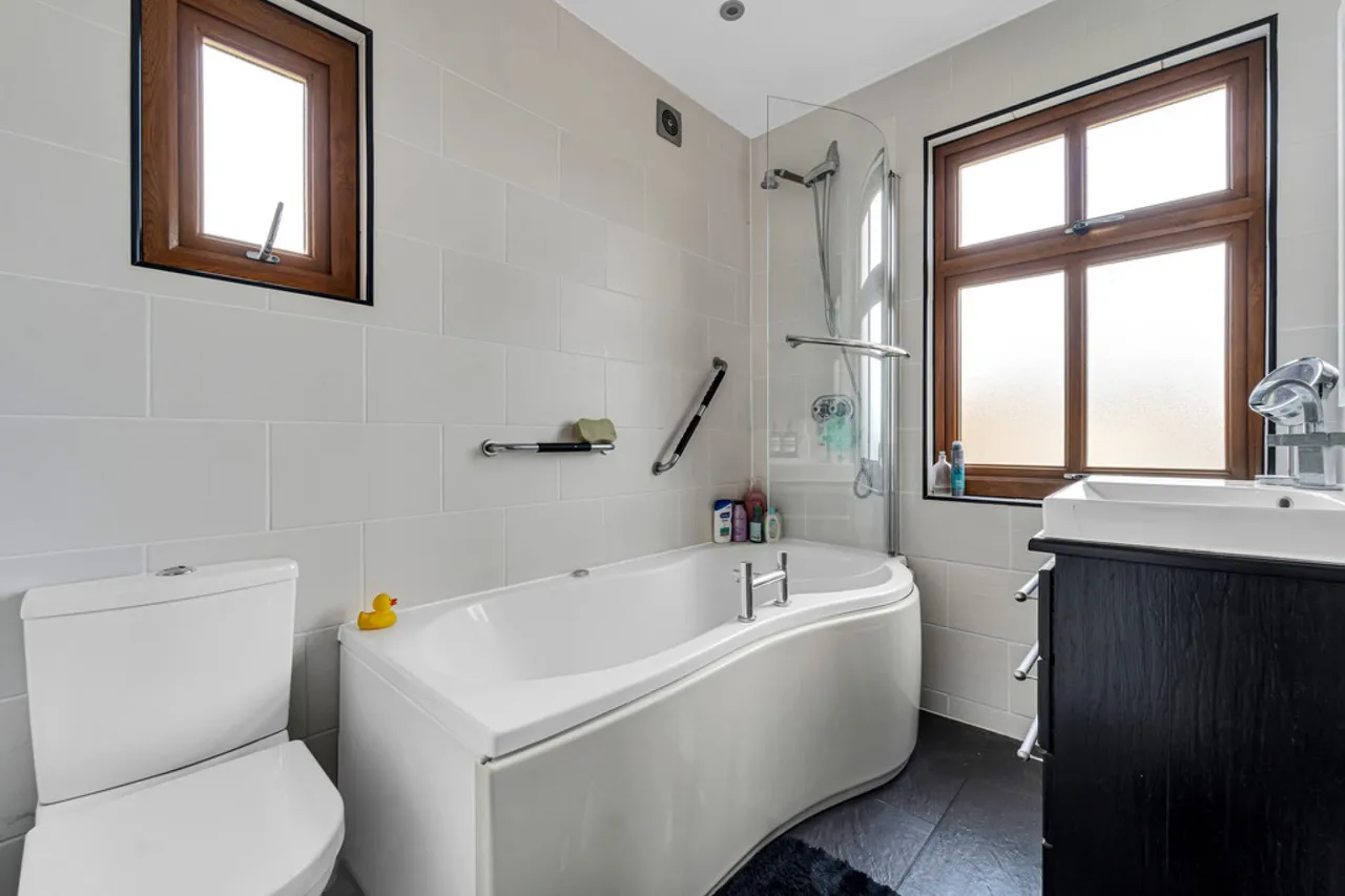Helen Avenue, Feltham, TW14, photo 11