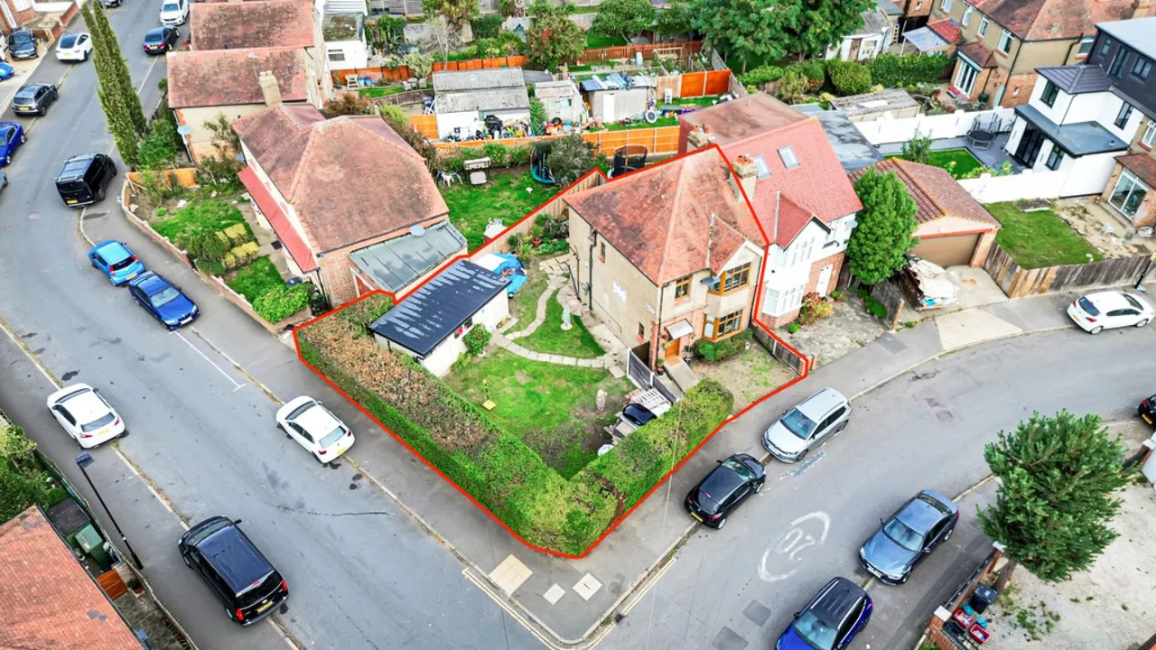 Helen Avenue, Feltham, TW14, photo 16