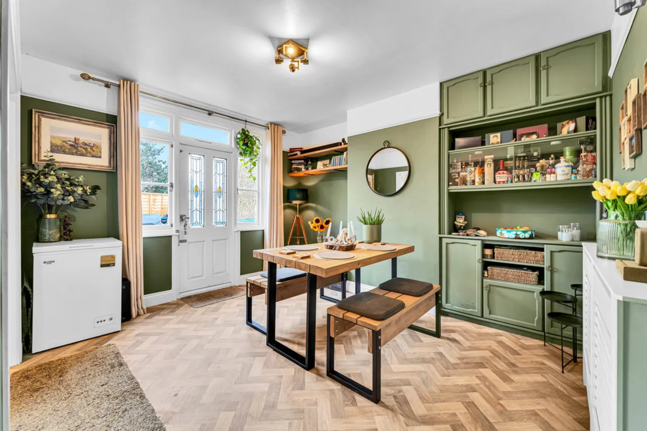 Helen Avenue, Feltham, TW14, photo 2