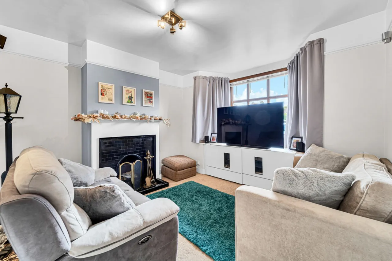 Helen Avenue, Feltham, TW14, photo 4
