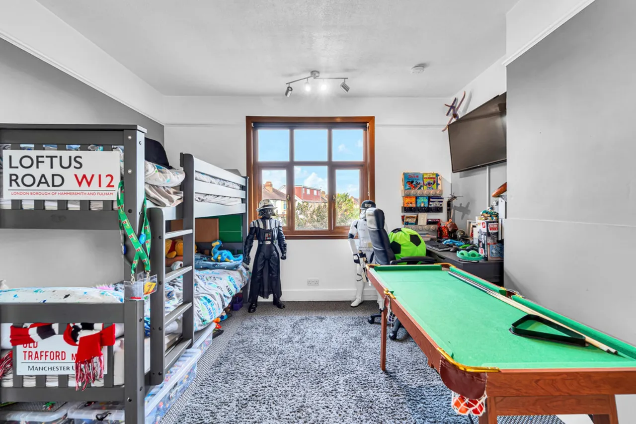 Helen Avenue, Feltham, TW14, photo 9