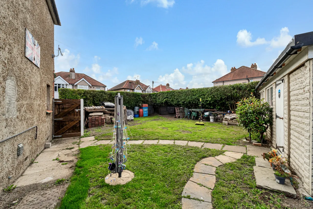 Helen Avenue, Feltham, TW14, photo 12