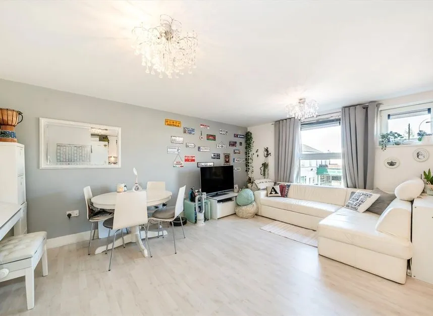 High Street, Hampton Hill, TW12, photo 2