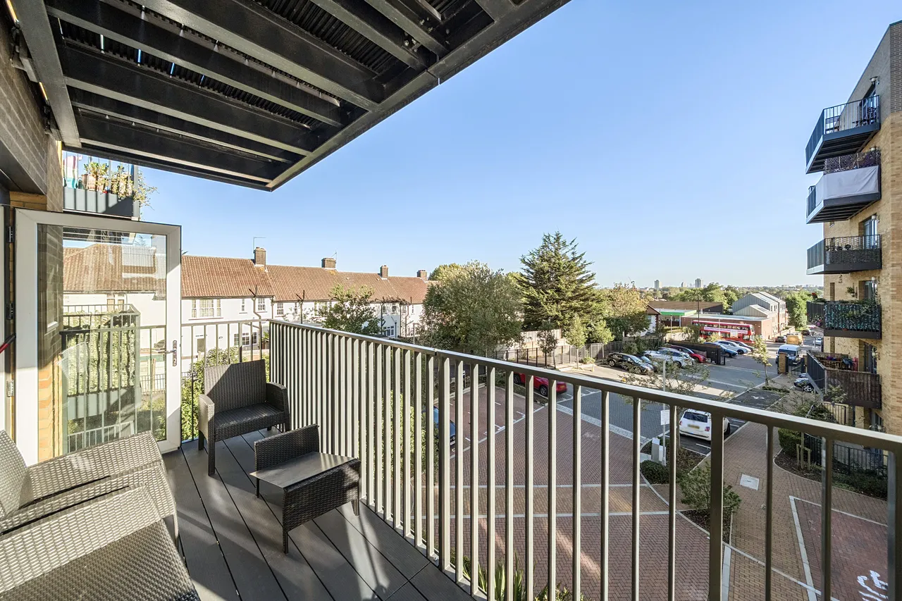 2 bed flat for sale — Flat 8, Adele Court, LONDON