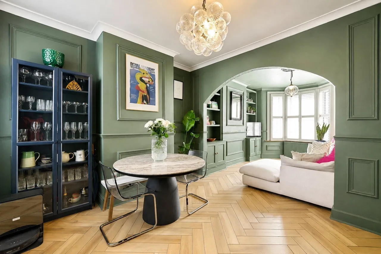 2 bed house for sale — Tweedmouth Road, London, E13