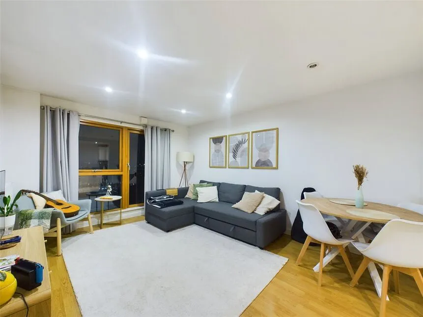 2 bed flat for sale, Atlanta Boulevard, Romford, RM1
