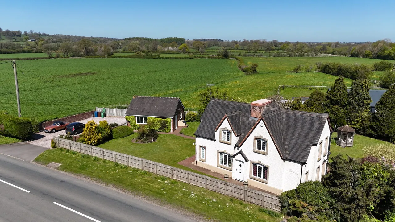 The Old Farmhouse London Road, Weston, ST18, photo 36