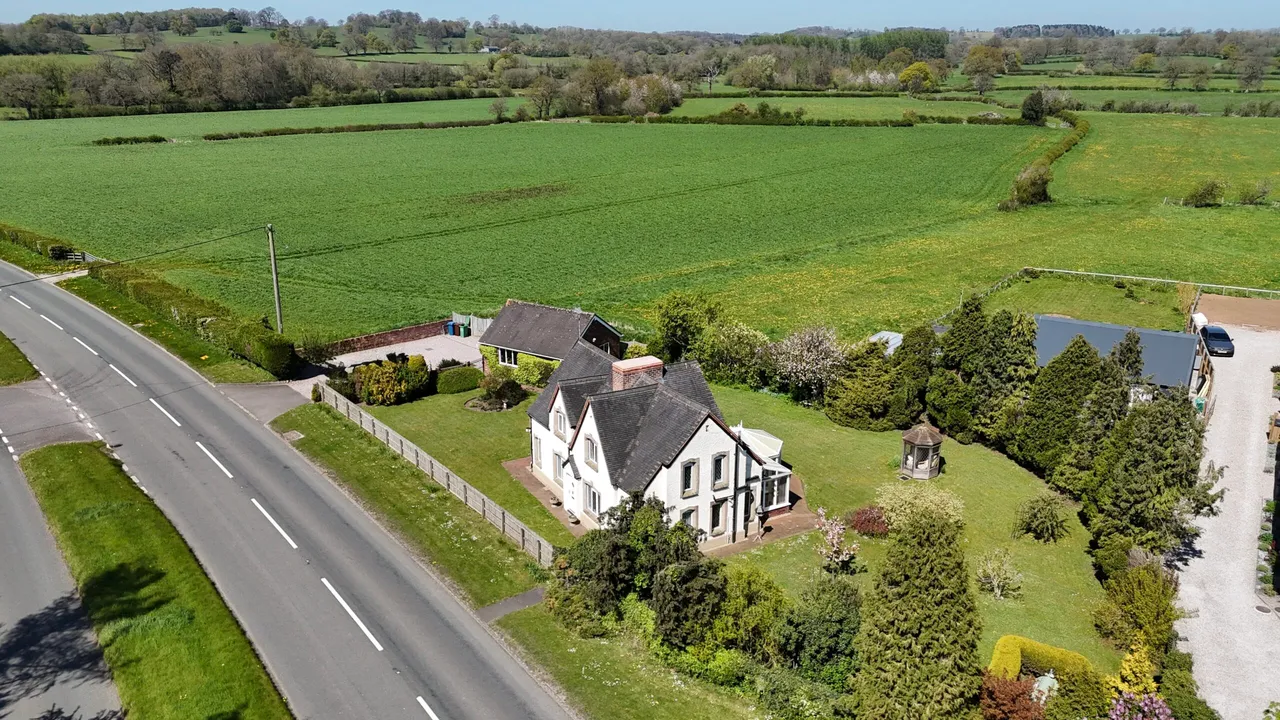 The Old Farmhouse London Road, Weston, ST18, photo 35