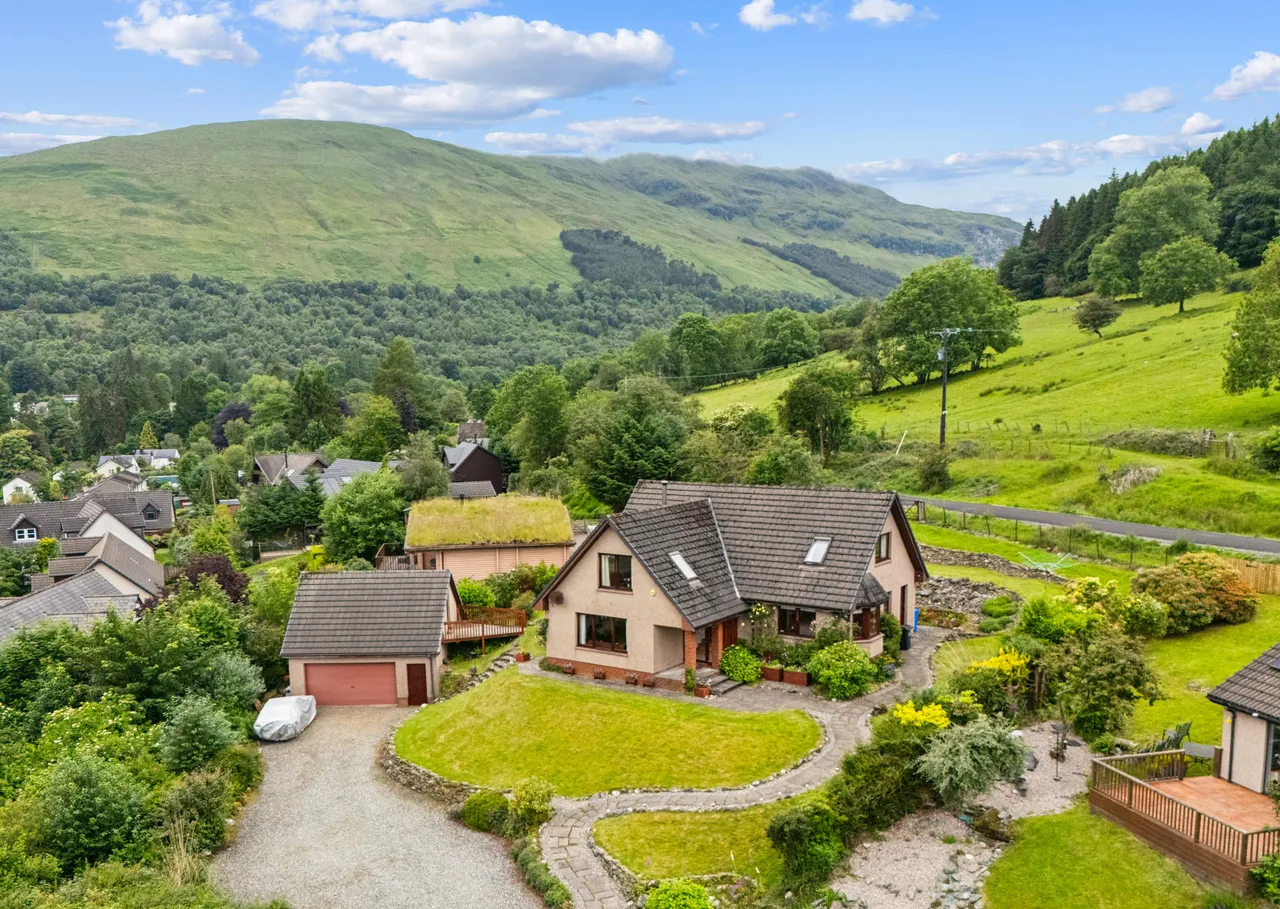 4 bed house for sale, Auchraw Brae, Lochearnhead, FK19